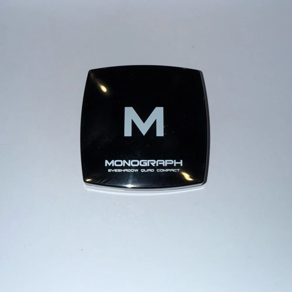 Monograph Eyeshadow Quad 8 Compact